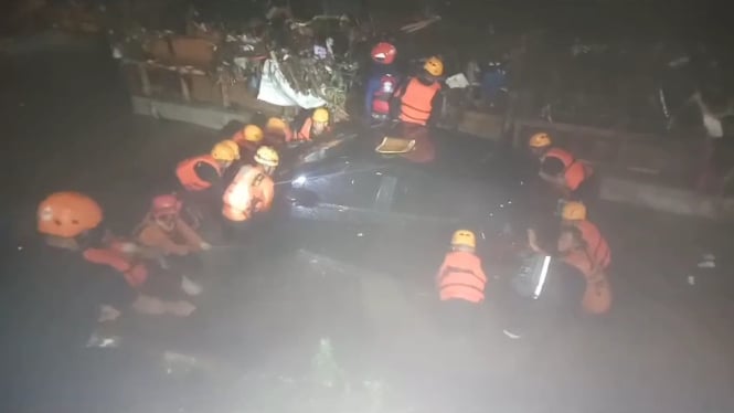 Mobil Berisi Ibu Muda Tenggelam saat Banjir Terjang Bogor menjadi Viral