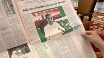 Jokowi Discusses Indonesian Economic Growth, Showcases Portraits in English Newspaper