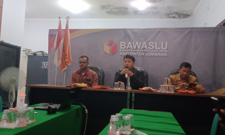 Bawaslu Jombang Memastikan Keamanan Logistik Pemilu dan Memetakan TPS yang Rawan Bencana