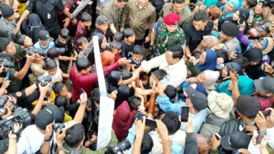 Prabowo Mengalami Momen Bahagia Bersama Anak-Anak Saat Resmikan 9 Titik Air di Sukabumi