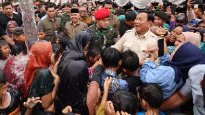 Prabowo Disambut Antusias Ribuan Warga saat Meresmikan 9 Titik Bantuan Sumber Air di Sukabumi