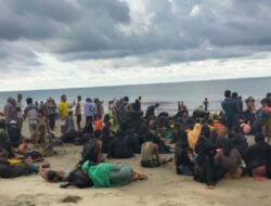 Warga Indonesia Mengaku Tidak Makan Selama 15 Hari, Temukan 200 Liter Beras di Perahu Imigran Rohingya