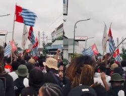 Bendera Bintang Kejora Berkibar di Yogyakarta, Wali Kota Semarang Membagi-bagikan Motor