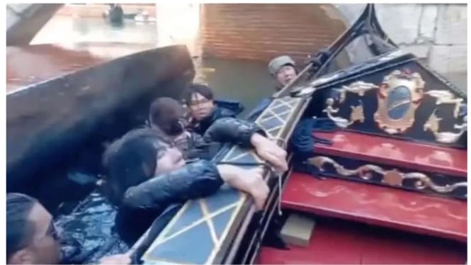 Video Perahu Gondola di Venesia Terbalik karena Turis Sibuk Mengambil Selfie