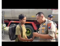 Pemuda Difabel Yatim Piatu dari Jember Jalan Kaki Menuju Bojonegoro untuk Mencari Pekerjaan demi Mencari Pekerjaan