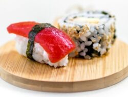 Restoran Jepang Menjual Sushi Terkecil di Dunia, Hanya dengan Sebutir Nasi