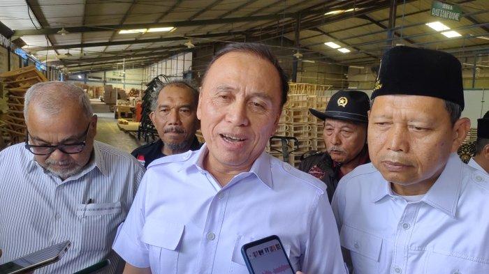 Mochamad Iriawan Memberikan Bantuan Dua Mobil Gratis ke Masyarakat Pangandaran