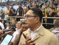 Ridwan Kamil menegur warganet karena memposting potret manis Prabowo Subianto bersama 4 pria yang masih bujang