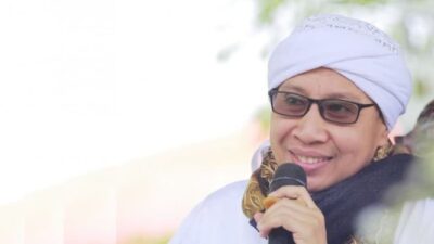 Bagaimana Hukumnya Memajang Foto Ulama di Rumah Menurut Buya Yahya?