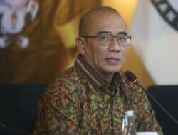 Ketua KPU Diduga Tidur saat Sidang di MK, Netizen: Tidak Ada Beban yang Dirasakan