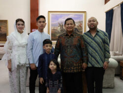 Eid al-Fitr 1445 H, Prabowo Subianto Hosts Halal Bihalal with Gibran and Relatives in Kertanegara