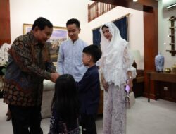 Momen Penuh Tawa Prabowo Subianto dan Gibran Rakabuming Raka dan Halal Bihalal Sekeluarga