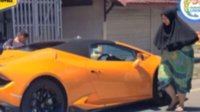 Video Wanita Berdaster Santai Naik Lamborghini Menjadi Viral, Ternyata Bukan Sembarang Orang