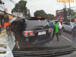 Fortuner Hitam Menghalangi Ambulan Mengangkut Pasien Sakit, Sembunyikan Kematian Vina