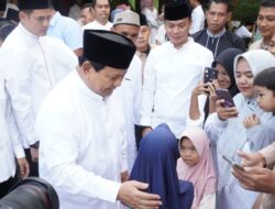 Iduladha 1445 H, Prabowo Subianto Sapa Warga di Hambalang Bogor