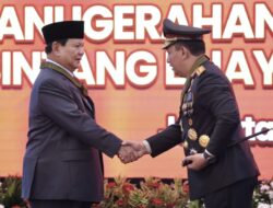 Prabowo Subianto Receives the Bintang Bhayangkara Utama Honor from the Chief of Indonesian Police