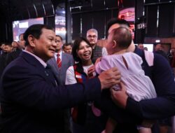 Prabowo Subianto Meets Greysia Polii and Family in Paris