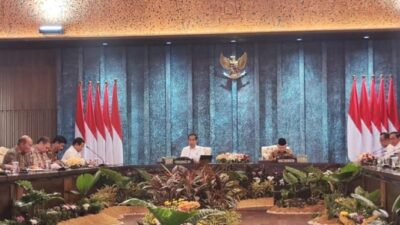 SIDANG KABINET PERDANA DI IKN DIPIMPIN OLEH SETKAB YURA