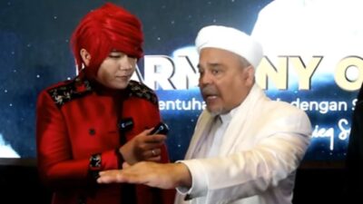 Habib Rizieq mendukung pesulap Merah dalam mengungkap 1001 kebohongan dukun