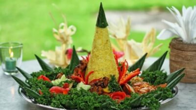 Ribuan Nasi Tumpeng HUT Karawang Dibuang ke Tempat Sampah Demi mencetak Rekor Muri