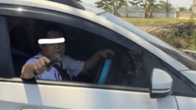 Aksi Koboi Jalanan di Demak Viral, Pengemudi BR-V Tembak Pajero karena Minta Jalan