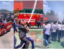 Pesta Kelulusan Unik Para Siswa Bogor dan Bekasi dengan Mobil Damkar