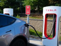 Tesla Memperkenalkan Pintu Mudah Digunakan dalam Situasi Darurat