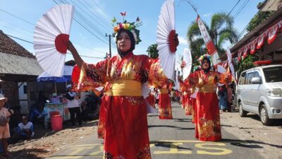 Tari Onmyouji Jepang Meriahkan Karnaval Budaya HUT RI di Desa Cakru